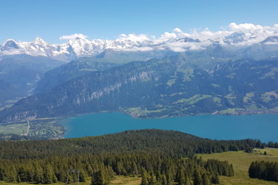 En-dessus des lacs de Thoune & Brienz en panoramique 26 & 27 juin 2021